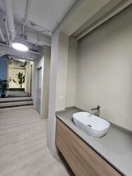 Hsbc Building (D1), Office #558504381